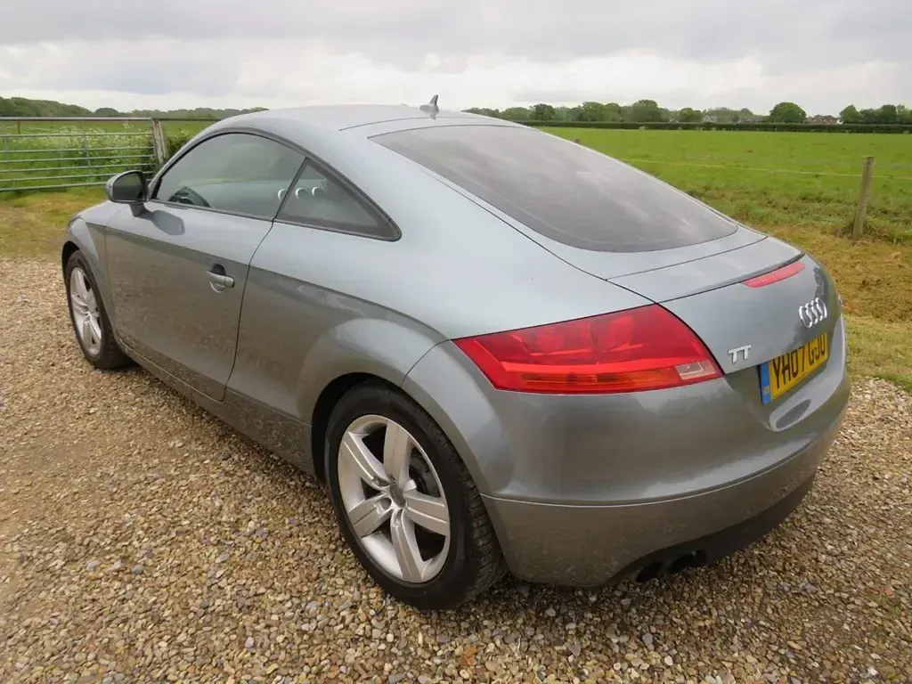 Begagnad Audi TT 201 HK (147 kW) 2007 Grå Sportkupé