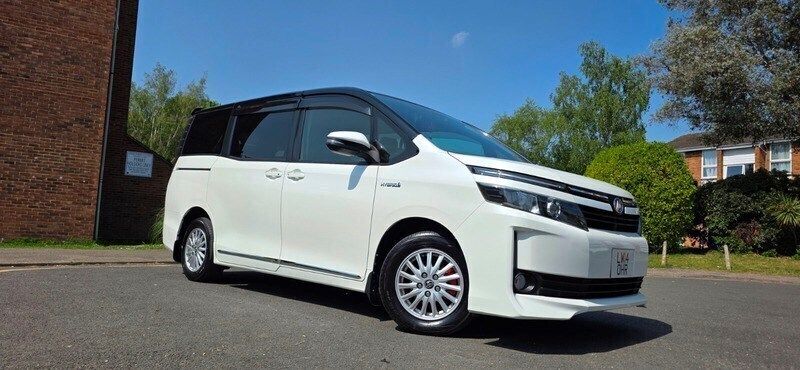 White Used 2014 Toyota Voxy MPV | £12,250 (Super price) - Image 1/1