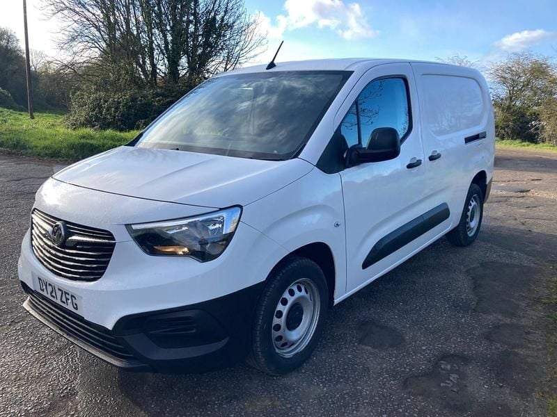 Used Vauxhall Combo 100 HP (73 kW) 2021 White MPV