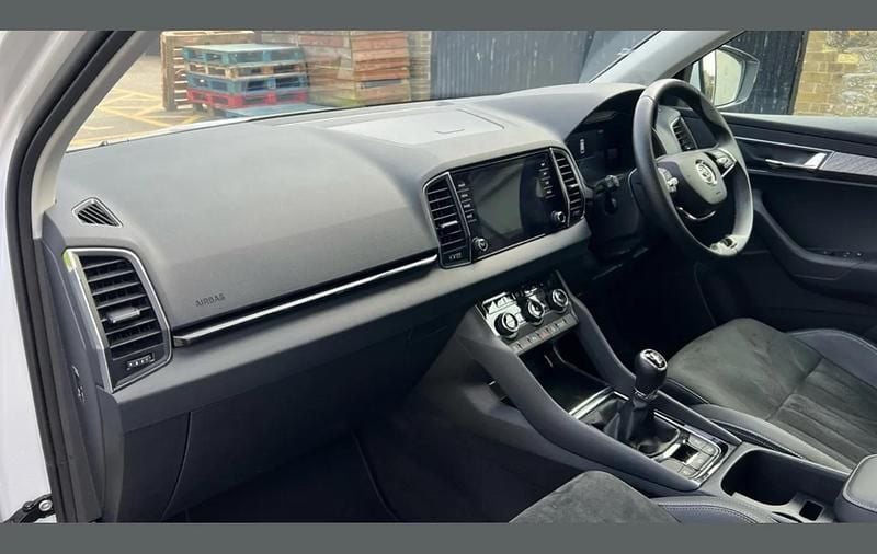 Used Skoda Karoq SE L 147 HP (108 kW) 2023 White SUV