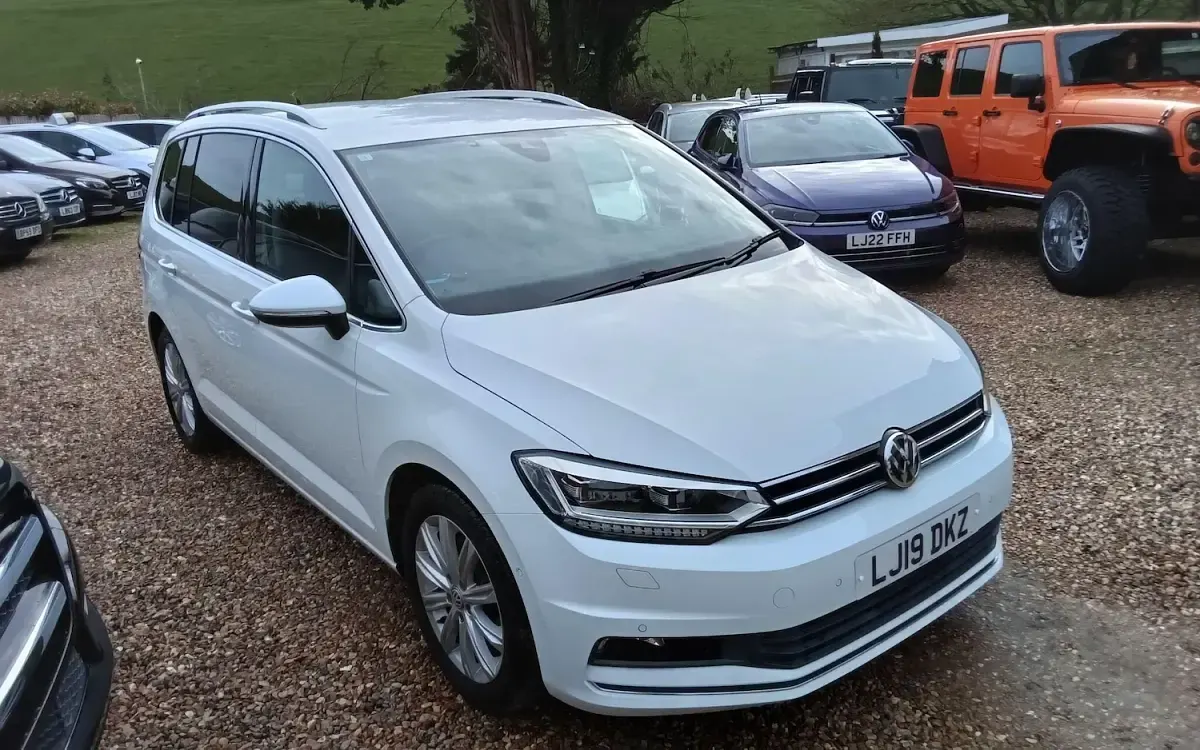 Used VW Touran SEL 150 HP (110 kW) 2019 White MPV
