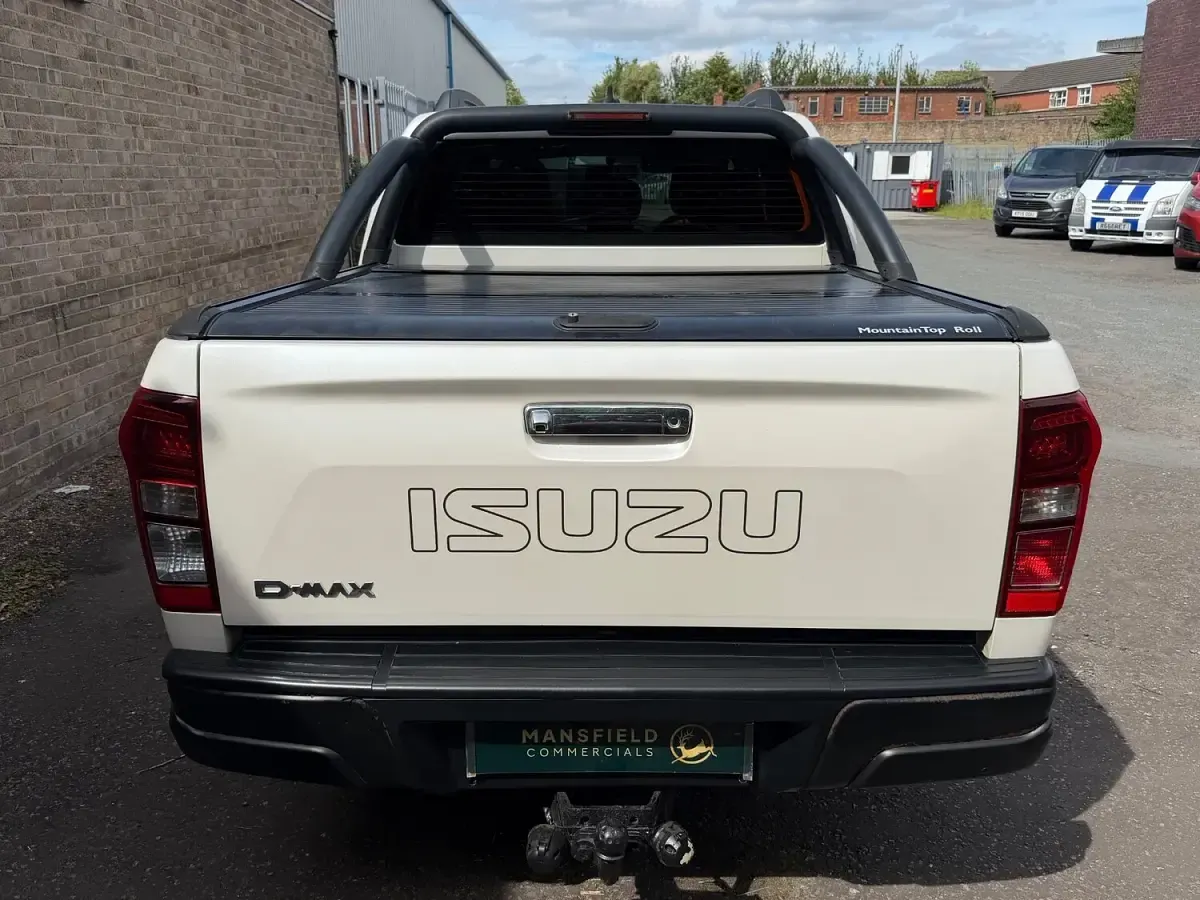 Used Isuzu D-Max 160 HP (117 kW) 2017 White Pickup