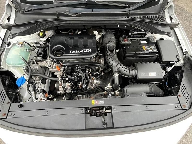 Used Hyundai i30 SE 120 HP (88 kW) 2019 White Hatchback