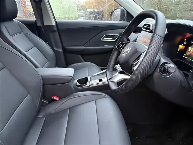 New MG ZS Trophy 196 HP (144 kW) 2026 Metallic  black pearl SUV