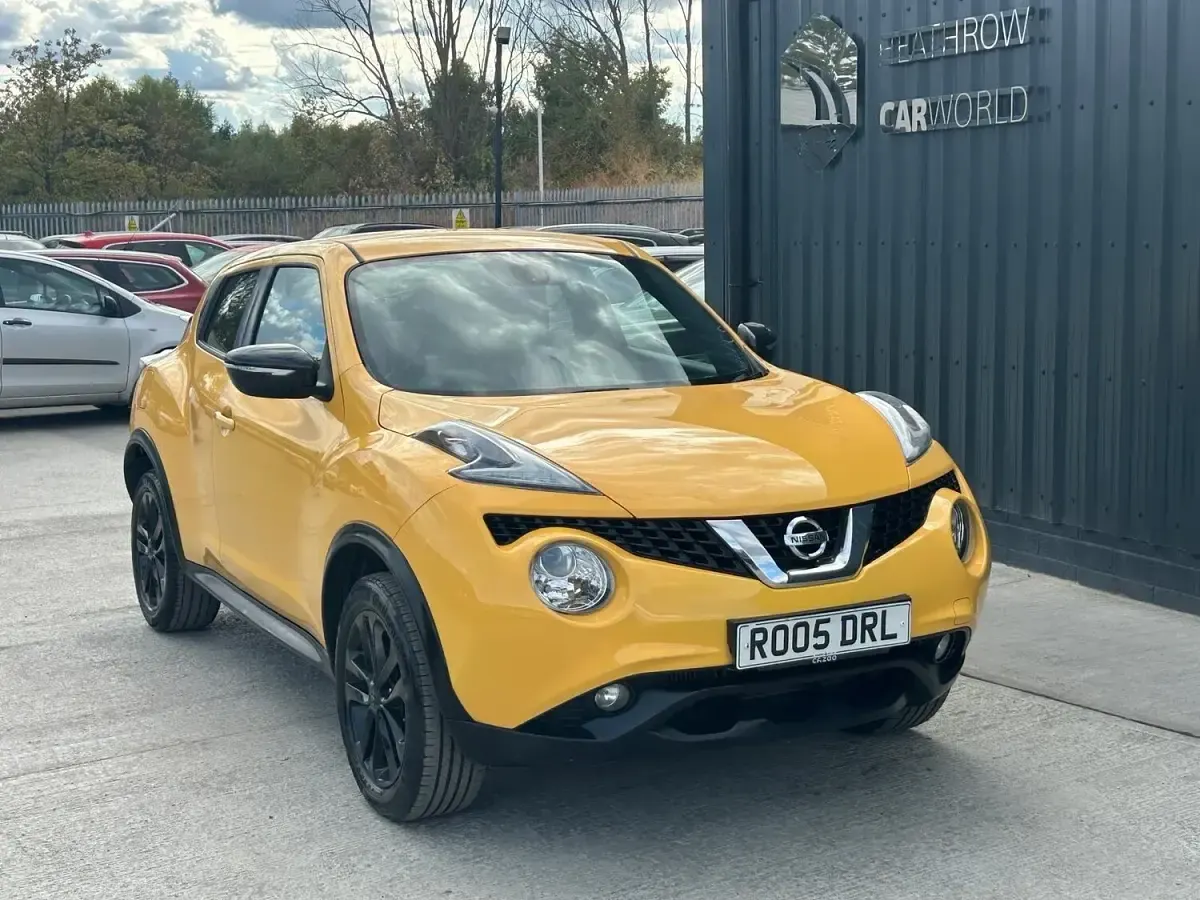 Used Nissan Juke N-Connecta 113 HP (83 kW) 2017 Yellow SUV