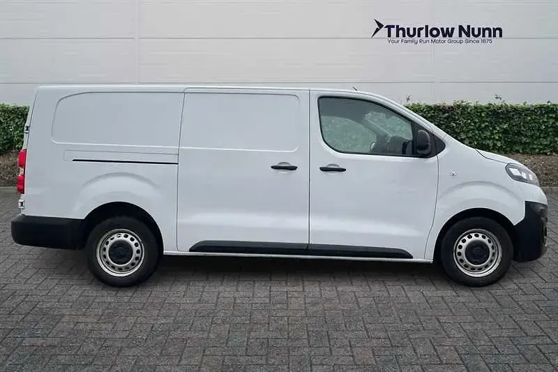 Used Vauxhall Vivaro S 100 HP (73 kW) 2023 White MPV