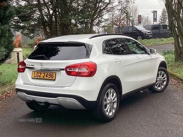 Used Mercedes GLA200 SE 156 HP (114 kW) 2018 White SUV