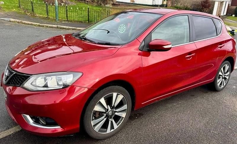 Red Used 2016 Nissan Pulsar N-Connecta Hatchback | £3,294 (Expensive) - Image 1/4