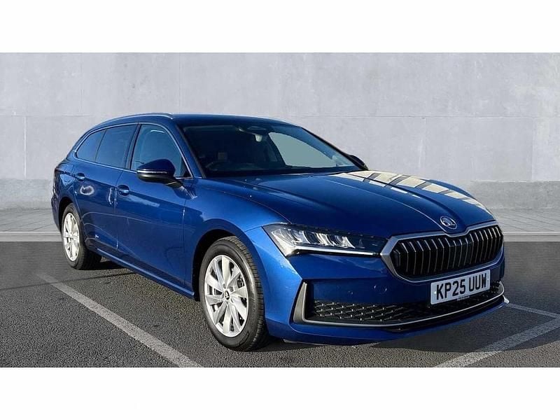 Used Skoda Superb SE Technology 150 HP (110 kW) 2025 Cobalt blue metallic Estate