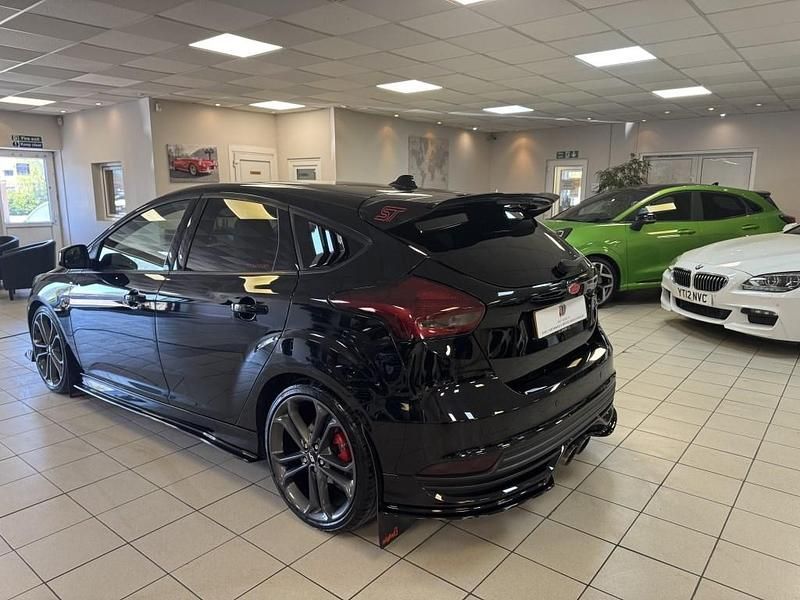Used Ford Focus ST 250 HP (183 kW) 2016 Black Hatchback