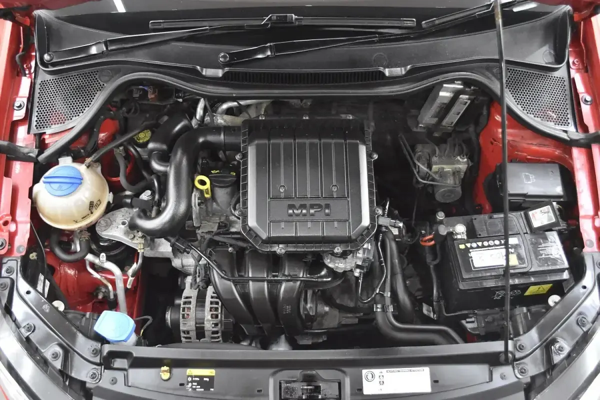 Used VW Polo SE 75 HP (55 kW) 2015 Red Hatchback