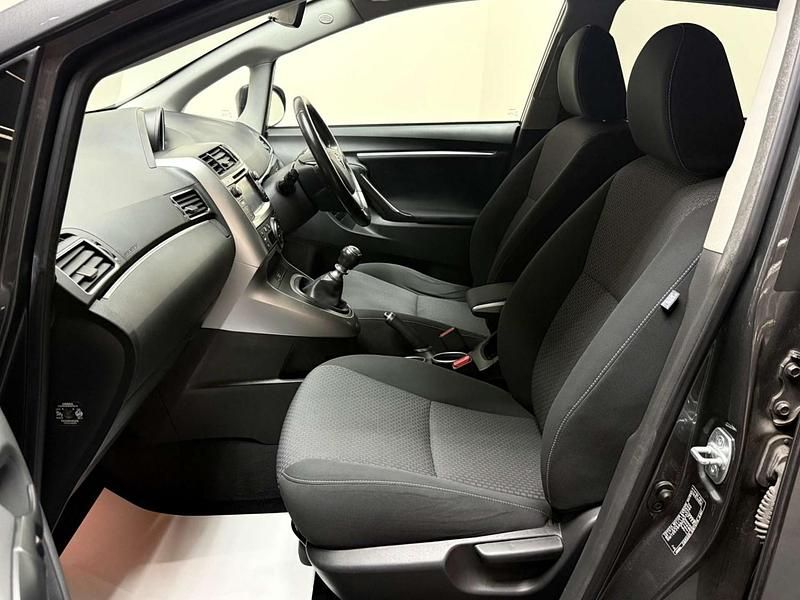 Used Toyota Verso 132 HP (97 kW) 2013 Grey MPV