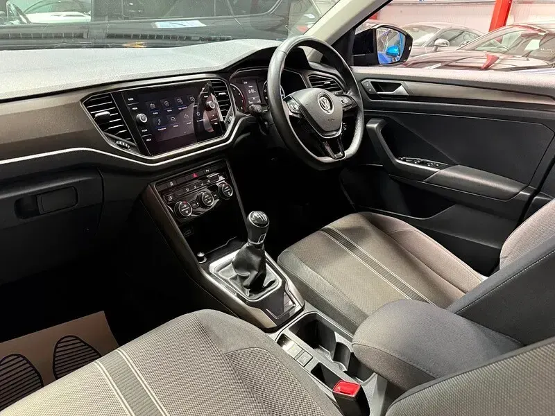 Used VW T-Roc SE 150 HP (110 kW) 2019 Black SUV