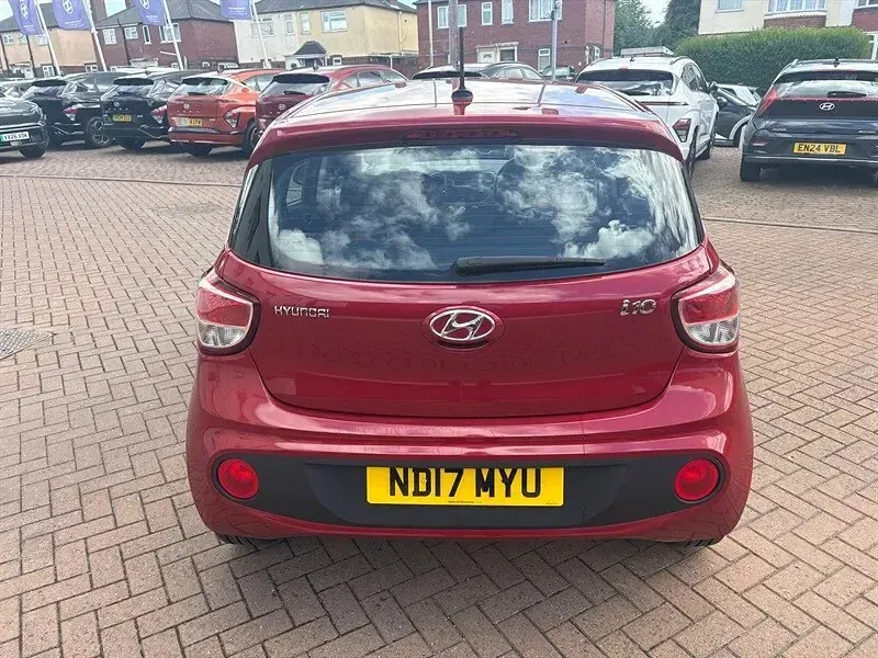 Used Hyundai i10 SE 87 HP (63 kW) 2017 Red Hatchback