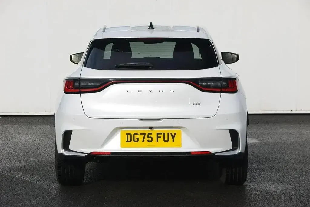Used Lexus LBX 136 HP (100 kW) 2025 White SUV