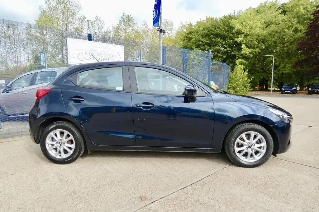 Used Mazda 2 105 HP (77 kW) 2016 Blue Hatchback