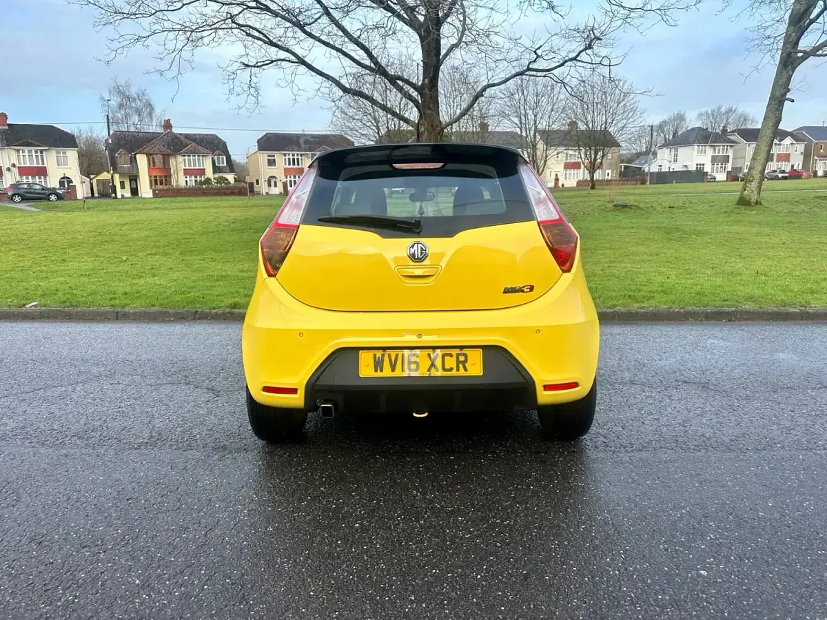 Used MG MG3 106 HP (77 kW) 2016 Yellow Hatchback