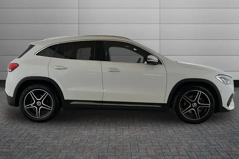 Used Mercedes GLA200 AMG Line Premium 163 HP (119 kW) 2023 Digital white SUV