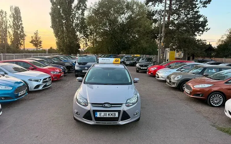 Used Ford Focus Zetec 125 HP (91 kW) 2011 Silver Hatchback