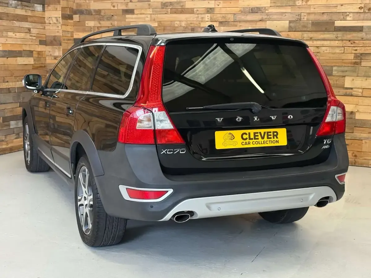 Used Volvo XC70 SE Lux 304 HP (223 kW) 2012 Black Estate