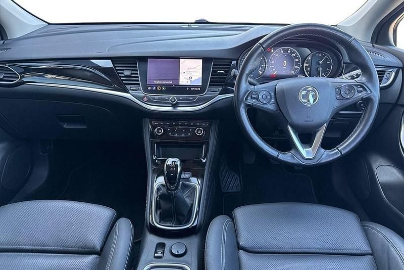 Second-hand Vauxhall Astra Elite 145 CP (106 kW) 2021 Alb Hatchback