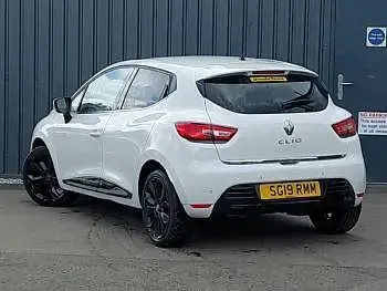Used Renault Clio Iconic 90 HP (66 kW) 2019 White Hatchback