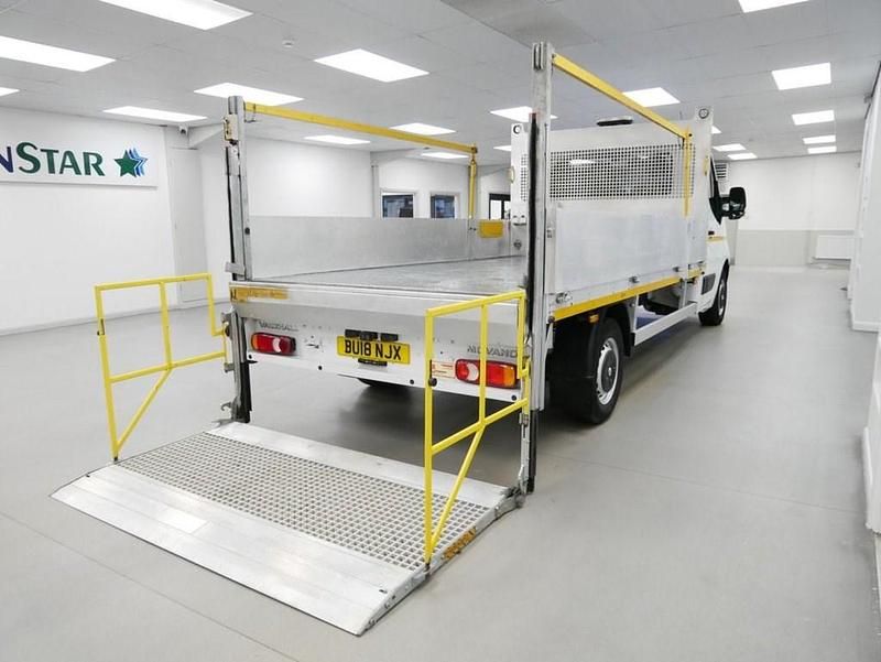 Used Vauxhall Movano 130 HP (95 kW) 2018 White MPV