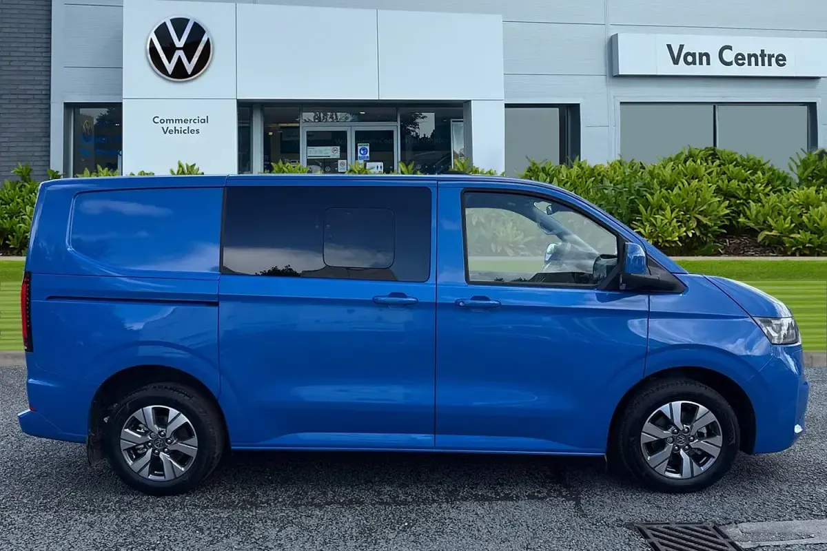 New VW Transporter Pro 160 kW (218 HP) 2025 Blue Van