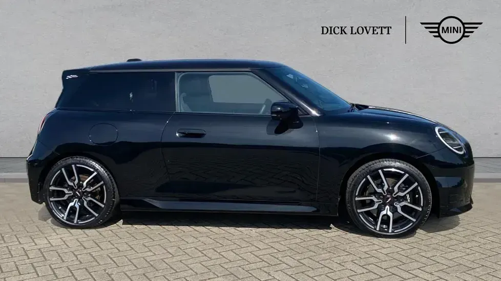Used Mini Cooper SE Hatch 158 kW (215 HP) 2024 Black Hatchback