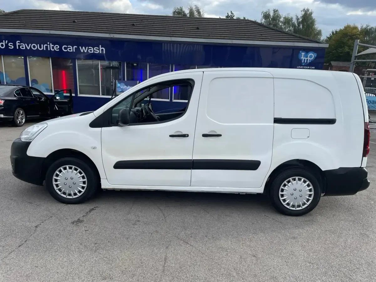 Gebraucht Peugeot Partner S 2019 Weiß Van / Kleinbus