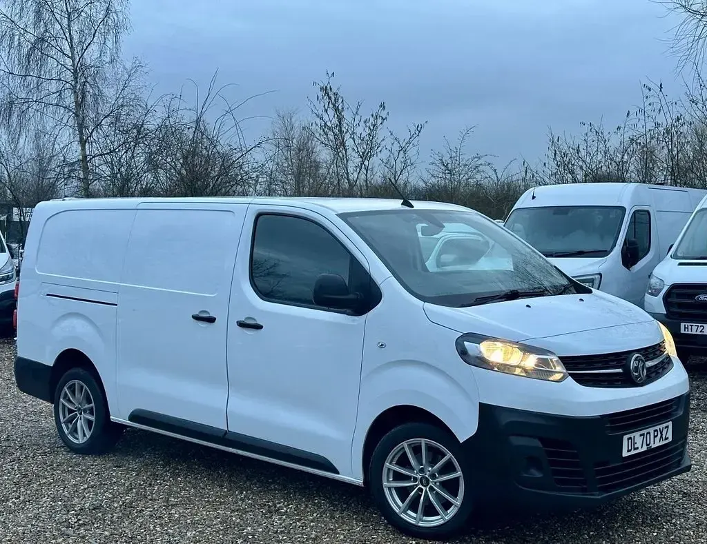 Used Vauxhall Vivaro S 100 HP (73 kW) 2020 White MPV