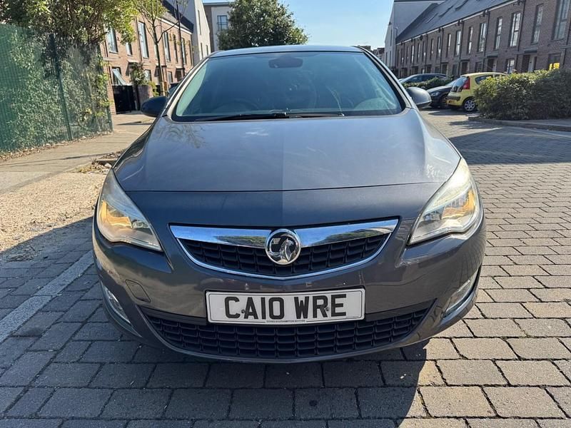 Grey Used 2010 Vauxhall Astra Hatchback | £2,950 (Good price) - Image 1/4