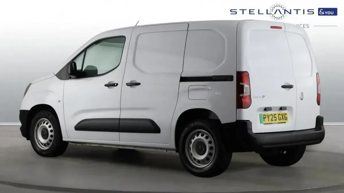 Used Vauxhall Combo 98 kW (134 HP) 2025 White MPV