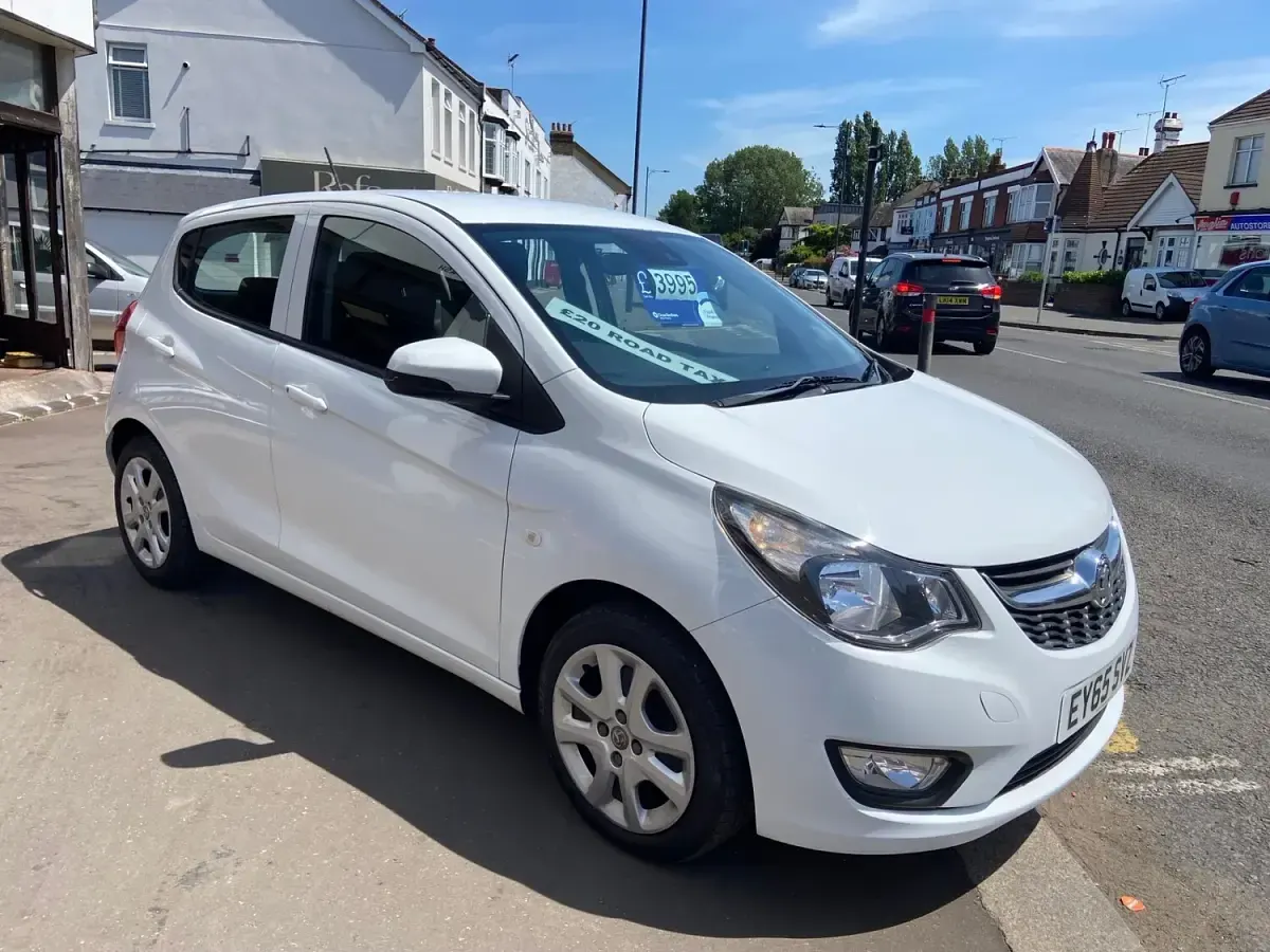 Used Vauxhall Viva 75 HP (55 kW) 2015 White Hatchback