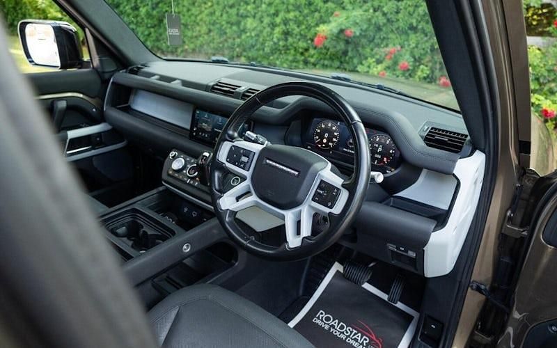 Used Land Rover Defender First Edition 250 HP (183 kW) 2021 Estate