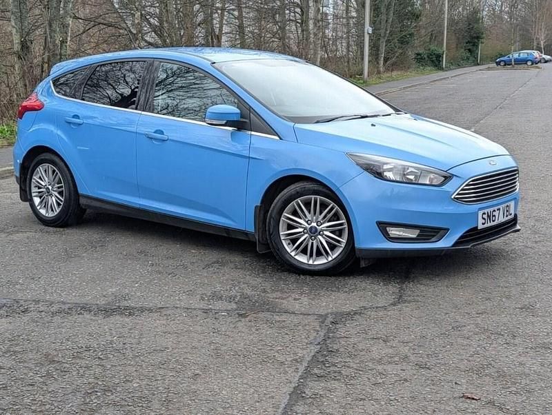 Used Ford Focus Zetec 100 HP (73 kW) 2017 Blue Hatchback