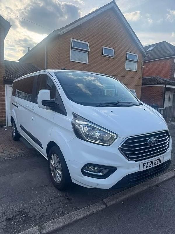 Used Ford Tourneo Zetec 105 HP (77 kW) 2021 White MPV