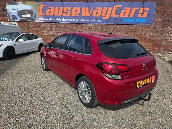 Used Citroën C4 Flair 120 HP (88 kW) 2016 Red Hatchback