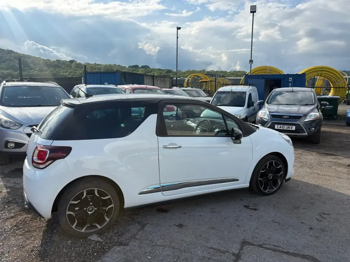 Begagnad Citroën DS3 2014 Vit Halvkombi
