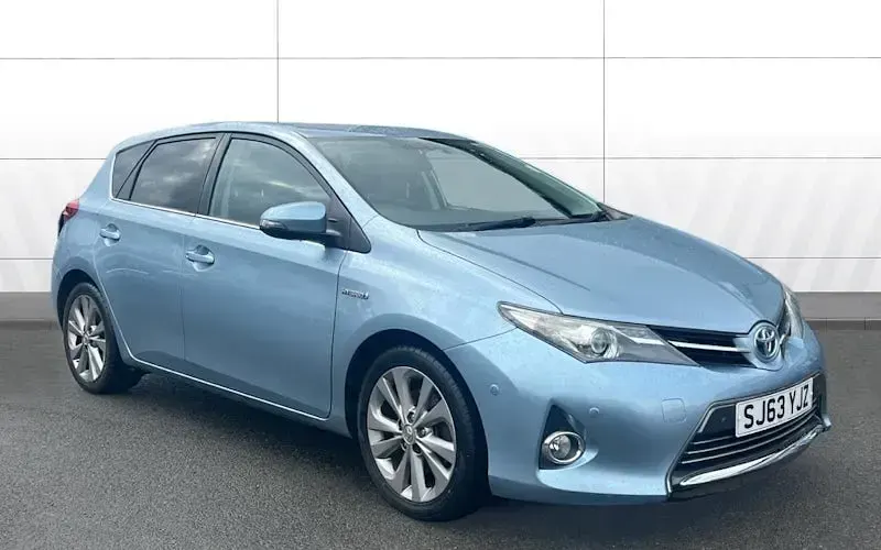 Used Toyota Auris Hybrid 136 HP (100 kW) 2013 Hatchback