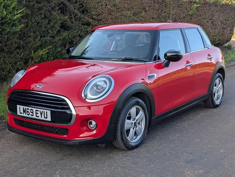 Used Mini Cooper Classic 136 HP (100 kW) 2019 Red Hatchback