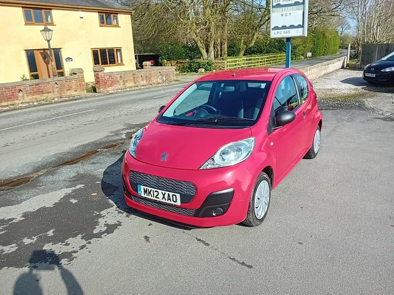 Used Peugeot 107 Access 68 HP (50 kW) 2012 Red Hatchback