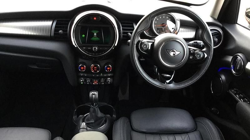 Usado Mini Cooper S Exclusive 189 CV (139 kW) 2019 Rojo Utilitario
