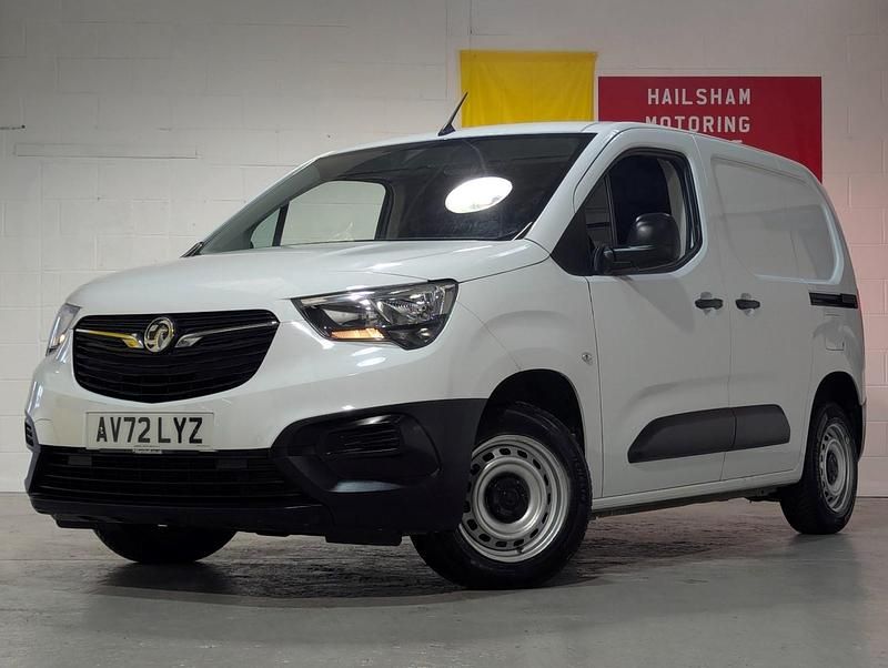 Used Vauxhall Combo 100 HP (73 kW) 2022 White MPV