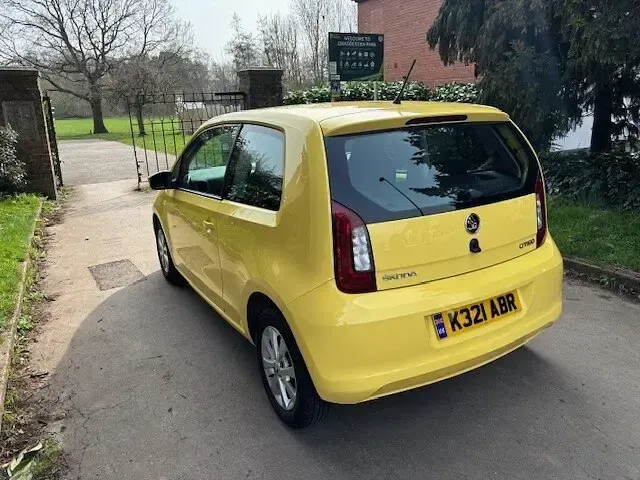 Used Skoda Citigo SE 60 HP (44 kW) 2018 Yellow Hatchback