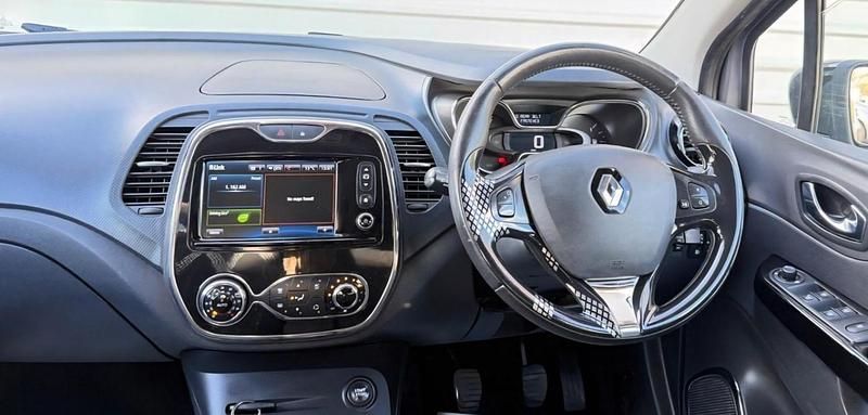 Used Renault Captur Dynamique 90 HP (66 kW) 2013 Silver SUV