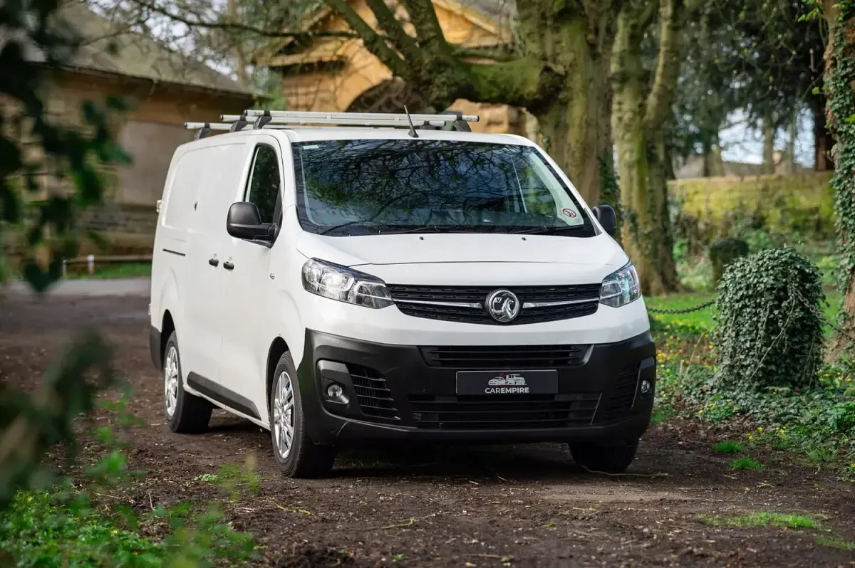 Used Vauxhall Vivaro 120 HP (88 kW) 2020 White MPV