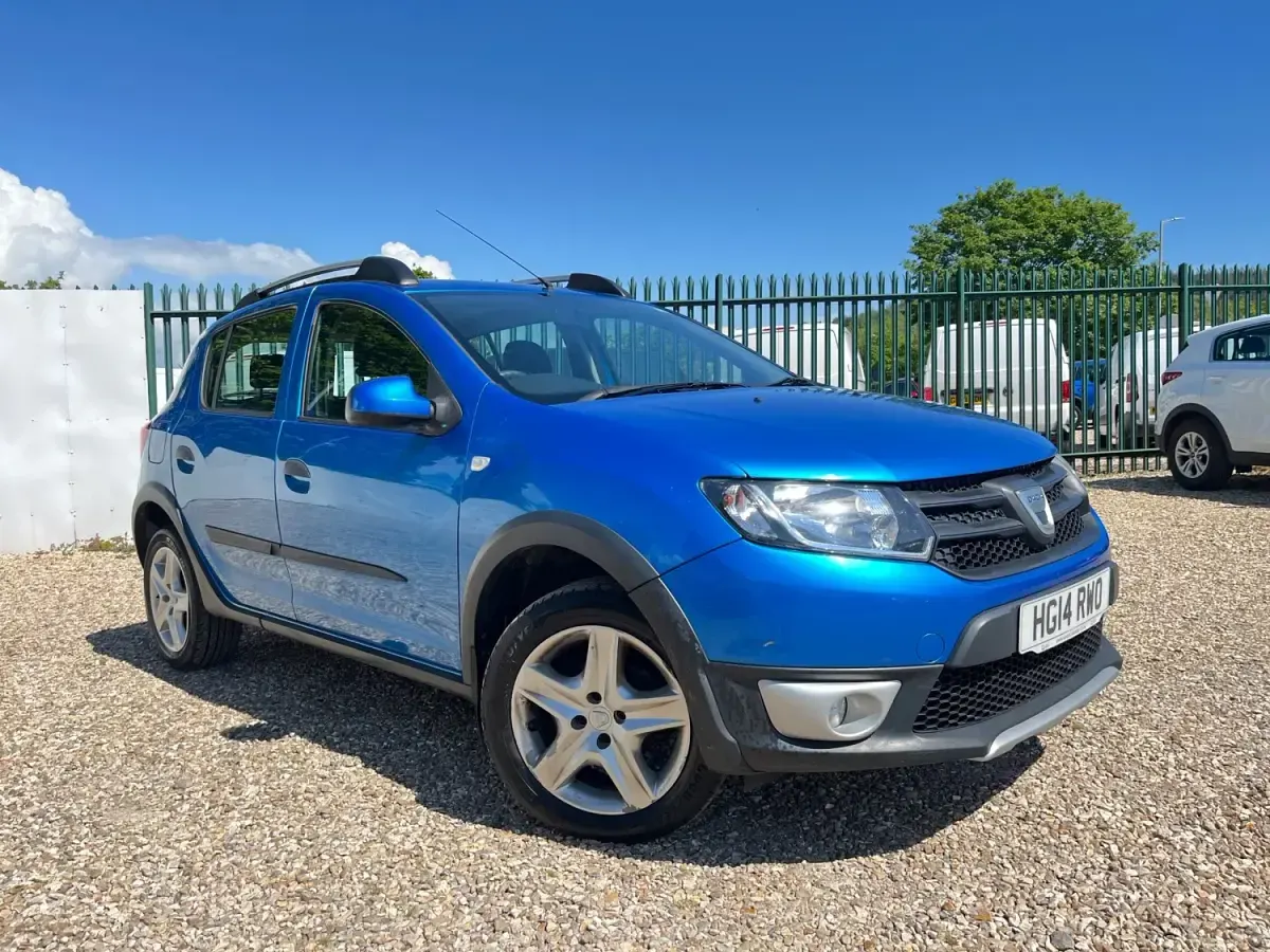 Usado Dacia Sandero Ambiance 90 HP (66 kW) 2014 Azul Citadino