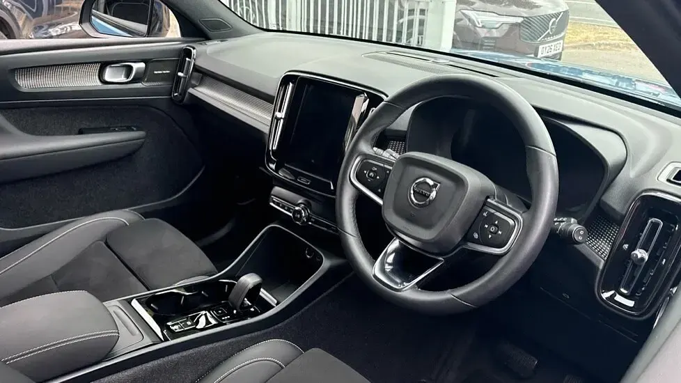 Used Volvo XC40 Ultimate 194 HP (142 kW) 2023 Blue SUV