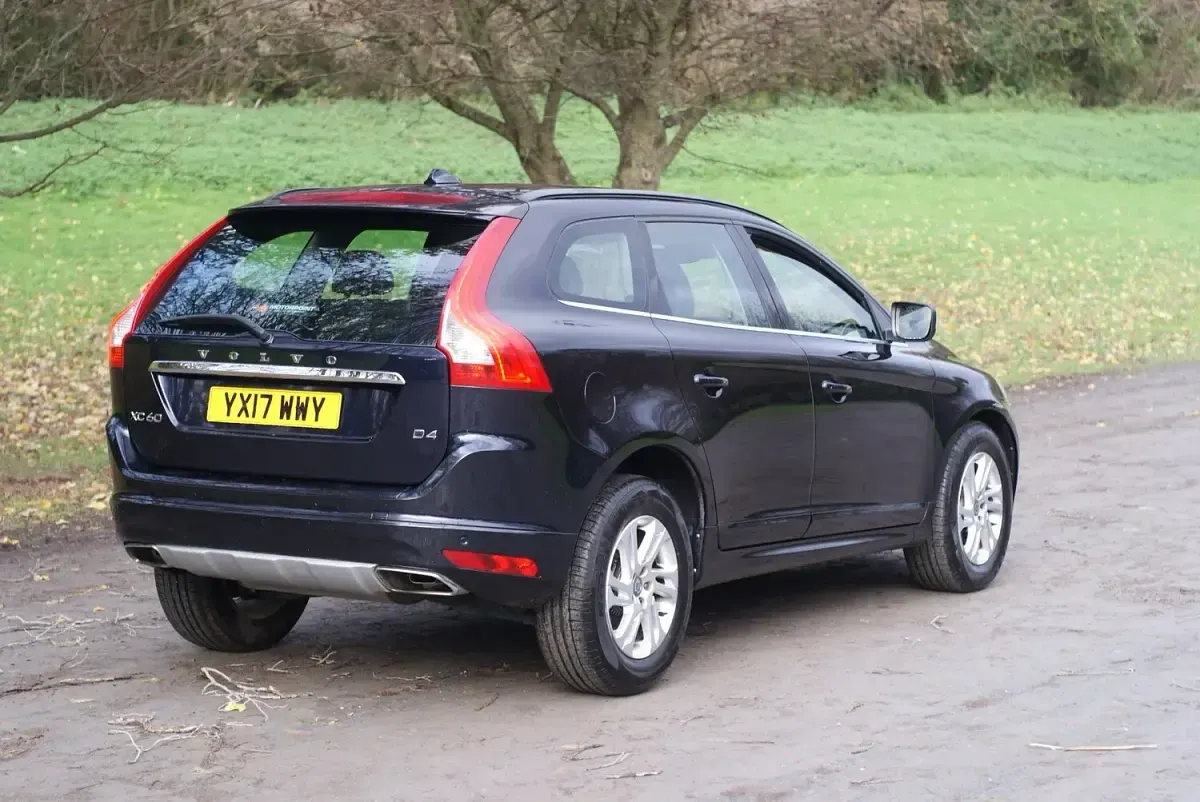 Used Volvo XC60 SE 190 HP (139 kW) 2017 Blue SUV
